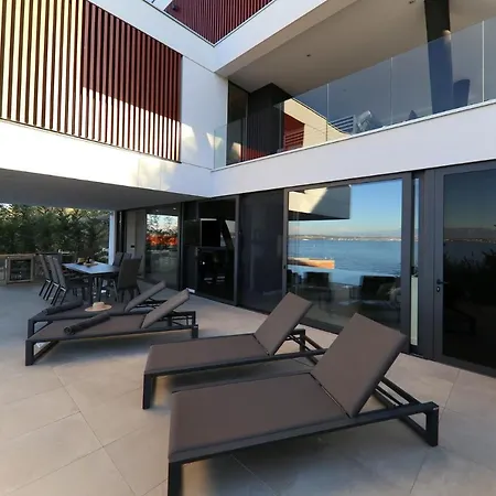Trinity Villa Kali