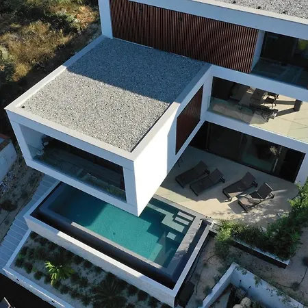 Vila Trinity Kali